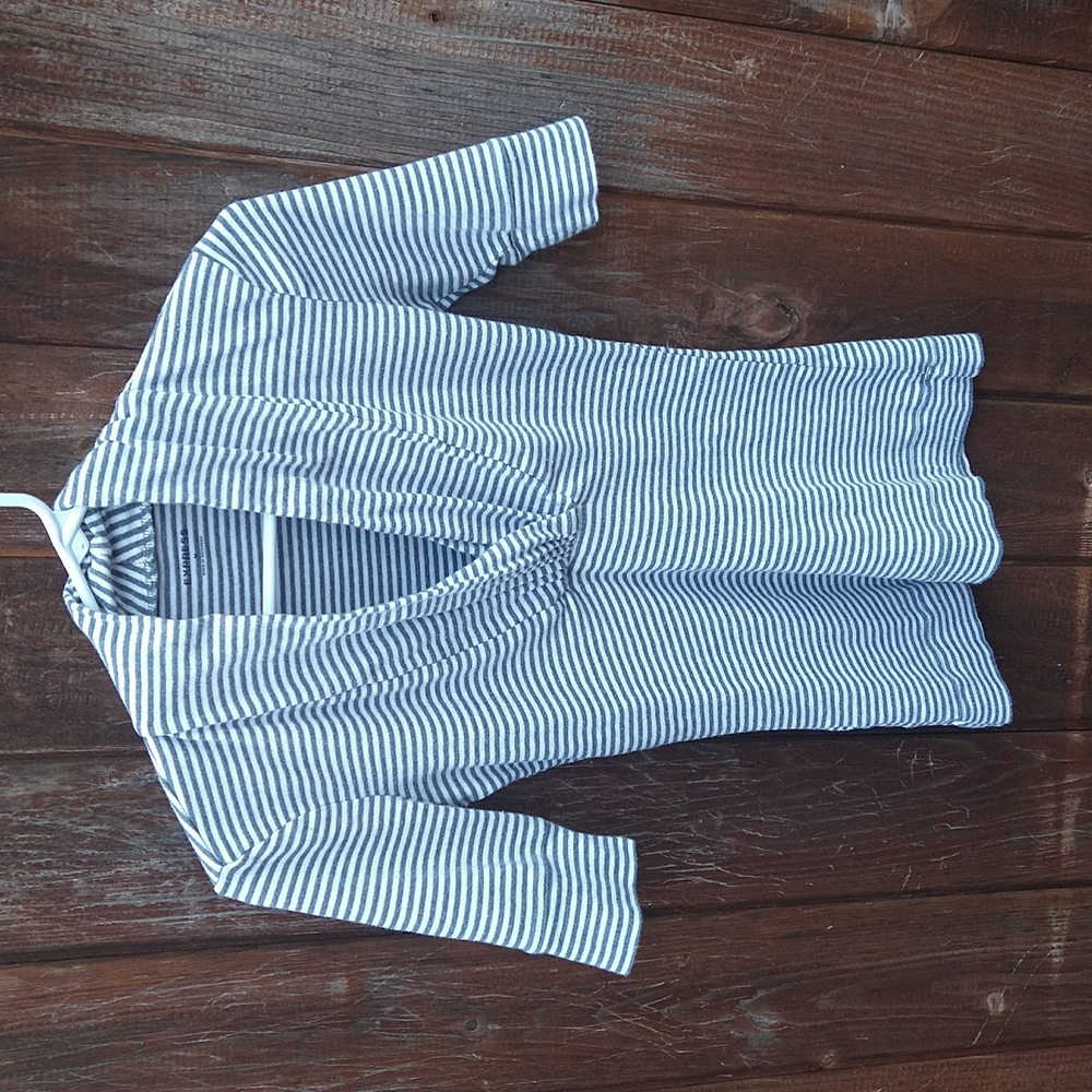 Woman 3/4 sleeve shirt.